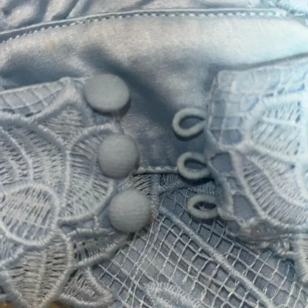 Bardot Gemma Dress in Dusty Blue 4 Revolve Lacy Classy Embroidered Floral EUC - Picture 10 of 12